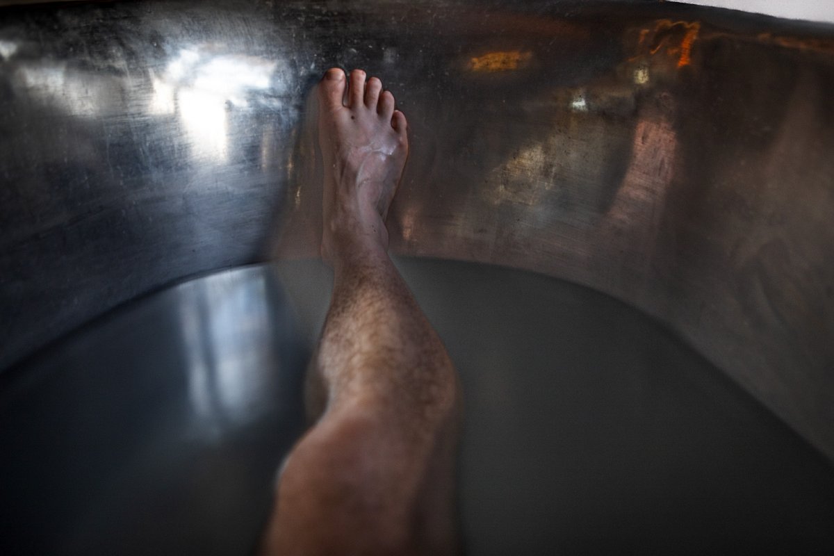 bath one leg