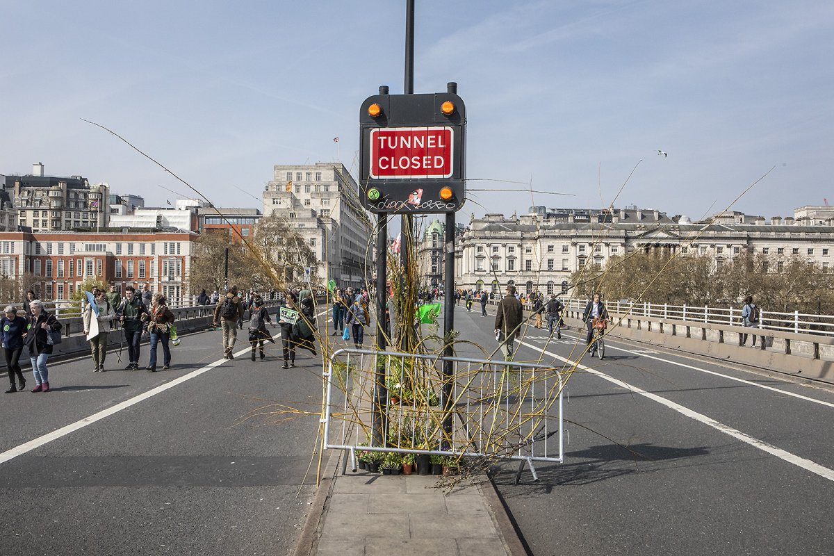 TUNNEL CLOSED