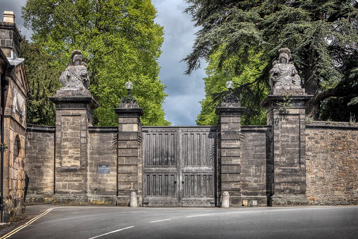 modest back gates
