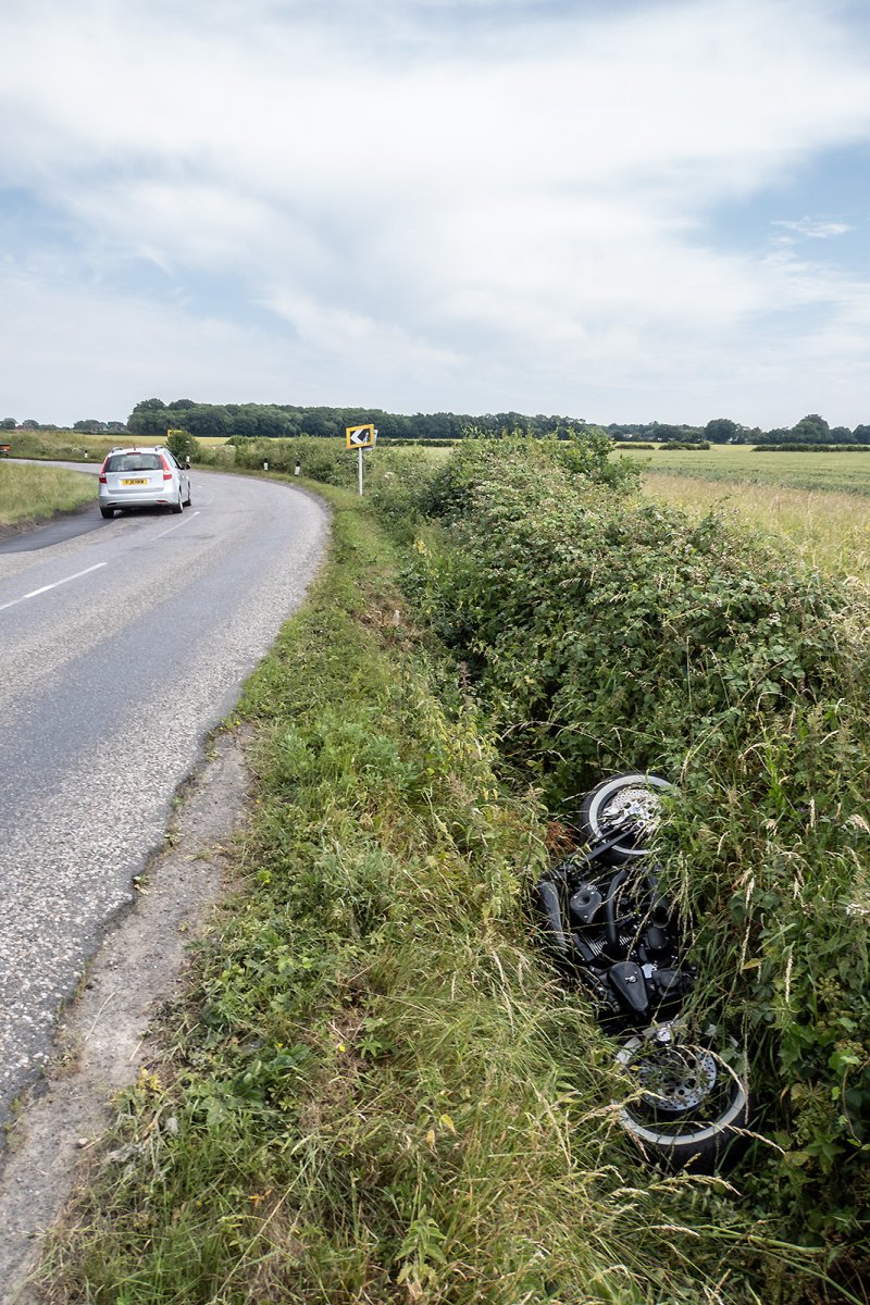 you can't park there mate