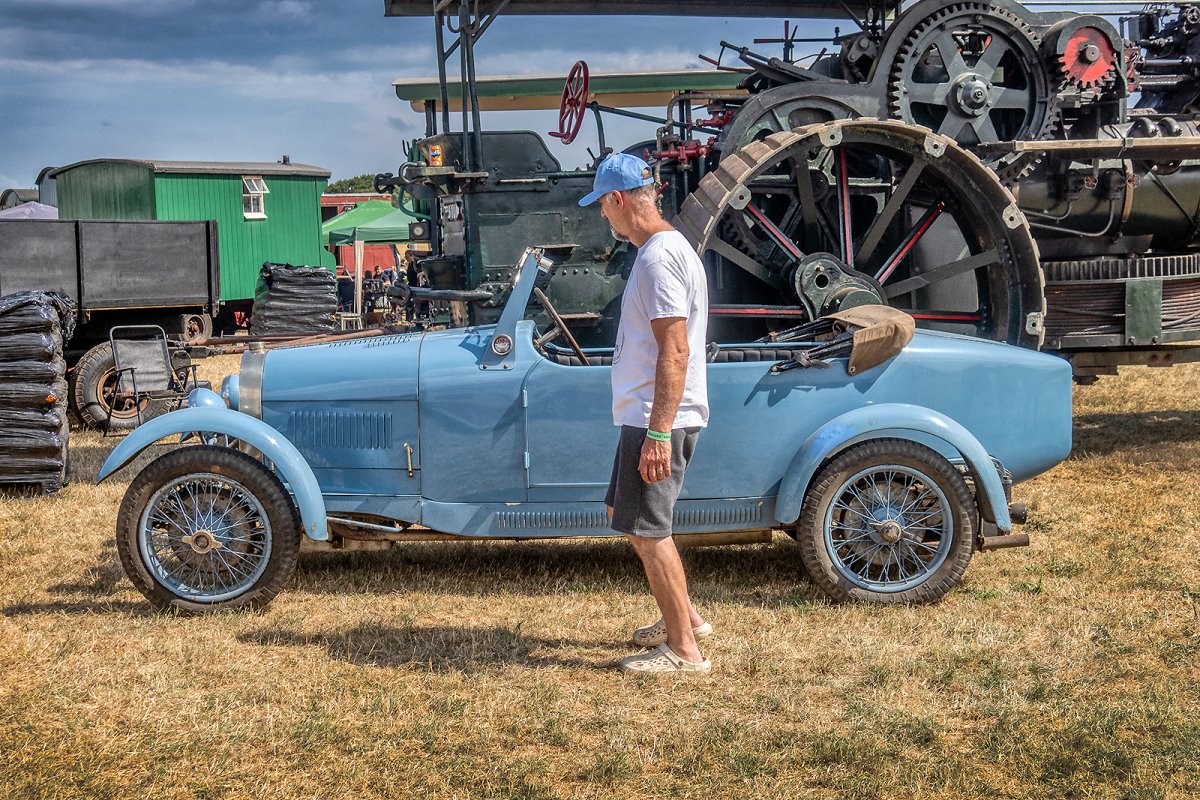 baby blue BUGATTI